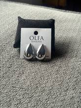 Load image into Gallery viewer, Chunky Teardrop Earrings
